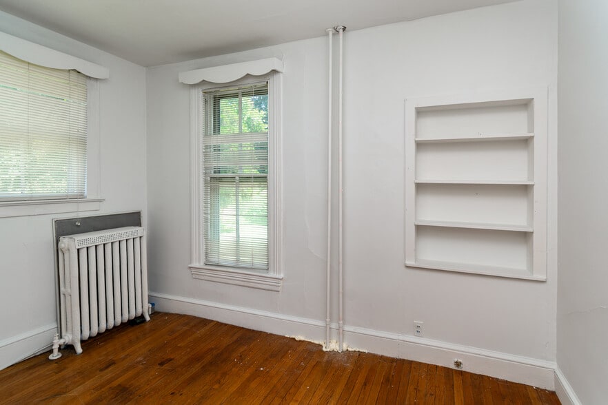 More Photos Of 38 John Ringo Rd, Ringoes Apartments For Sale