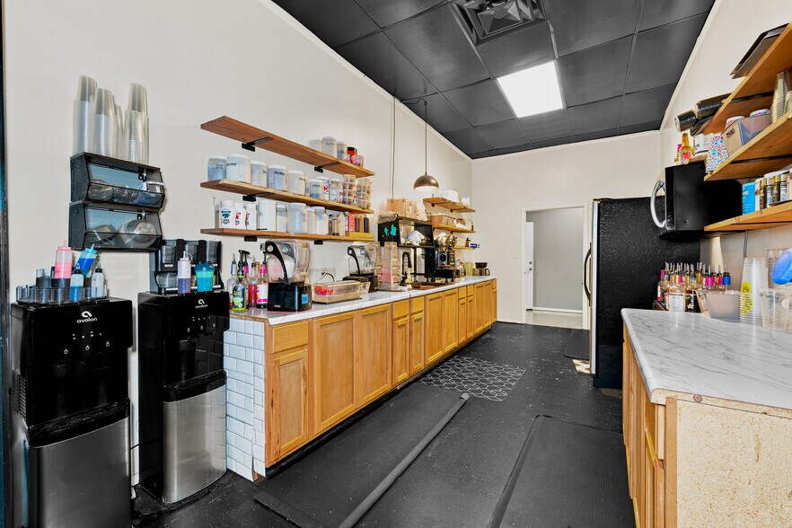More Photos Of 20 Town Sq, Greenwood Health Club For Sale