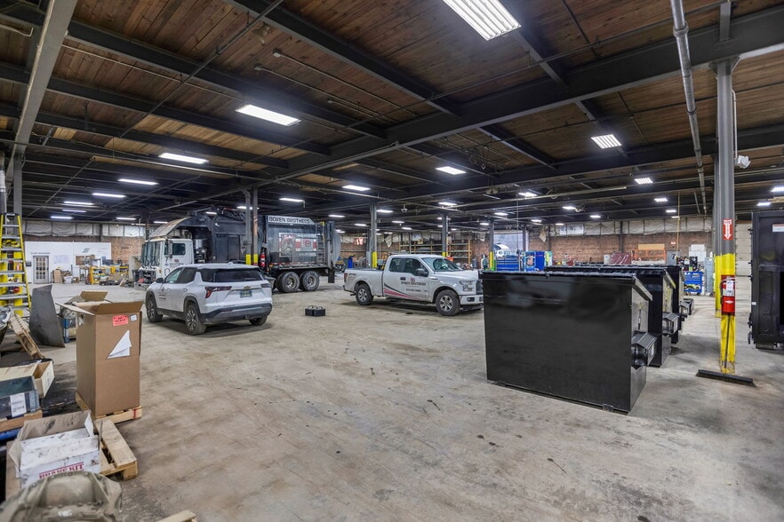More Photos Of 808 Rhoads Ave, Columbus Warehouse For Lease