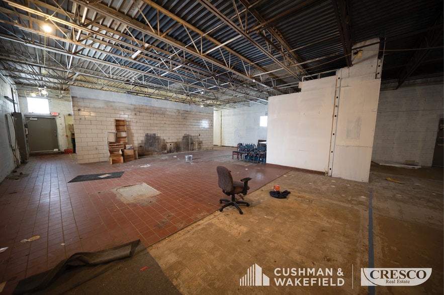 More Photos Of 3040-3048 Saint Clair Ave NE, Cleveland Restaurant For Sale