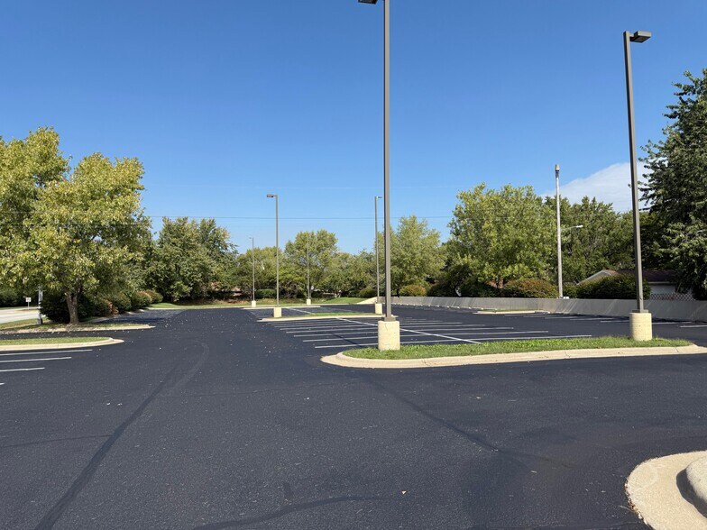 More Photos Of 2900 S National Ave, Springfield Medical For Lease