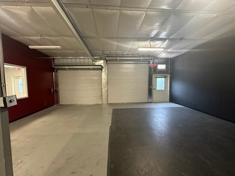 More Photos Of 1706 Dungan Ln, Austin Unknown For Lease