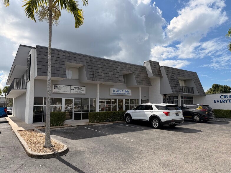 More Photos Of 1950 Courtney Dr, Fort Myers Office For Lease