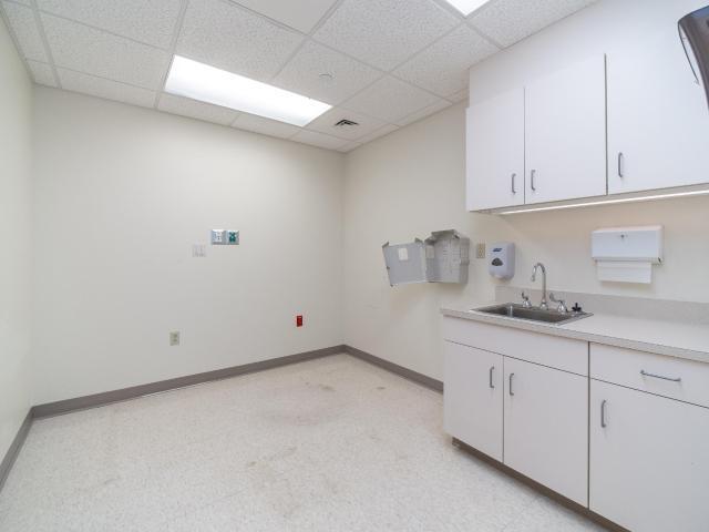 More Photos Of 10 Timberview Ln, Russell Medical For Sale