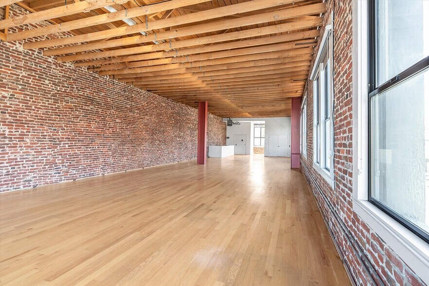 More Photos Of 1099 Folsom St, San Francisco Loft Creative Space For Lease