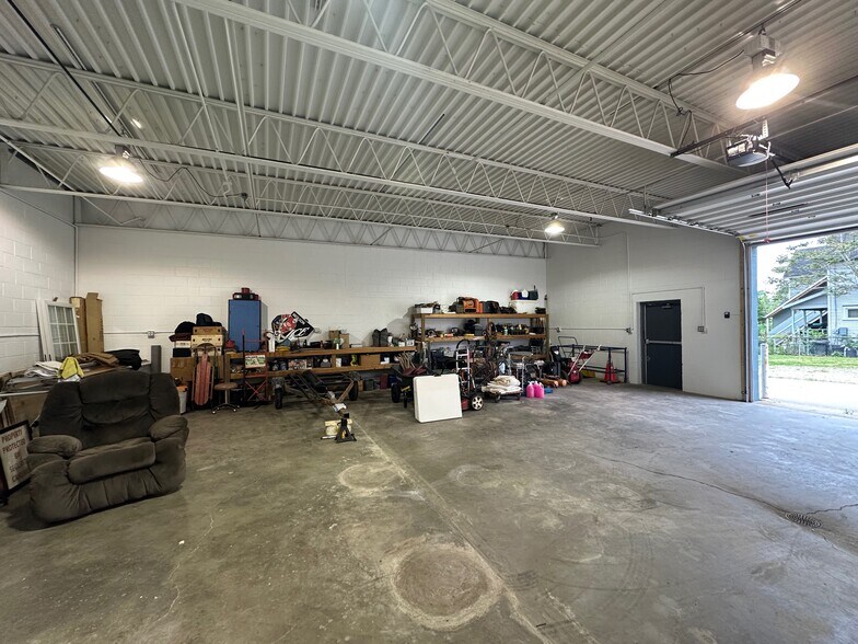 More Photos Of 536 N Beech St, Lansing Self Storage For Sale