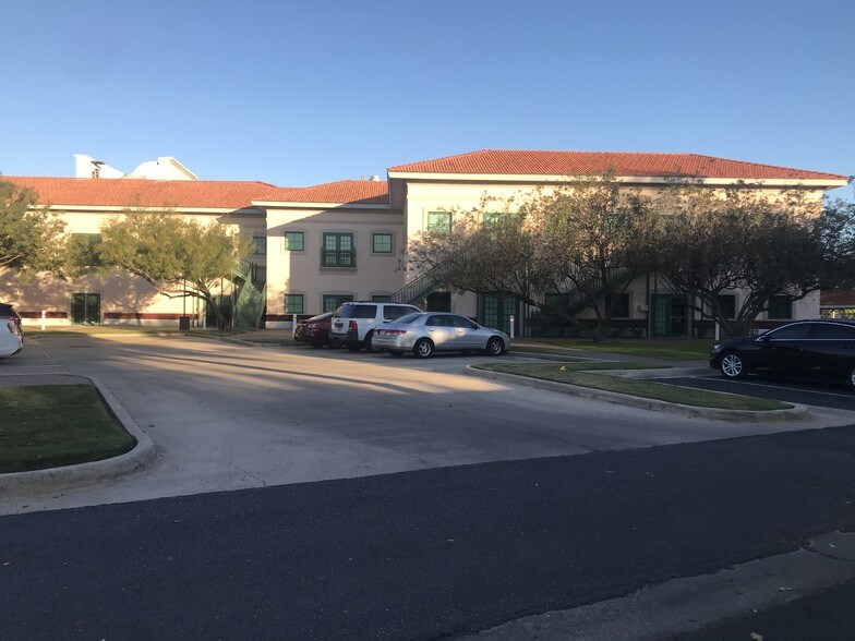 More Photos Of 7210 McPherson Rd, Laredo Medical For Lease