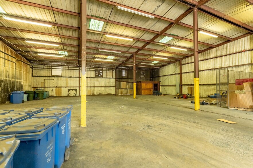 More Photos Of 89 Green St, Warner Robins Warehouse For Sale