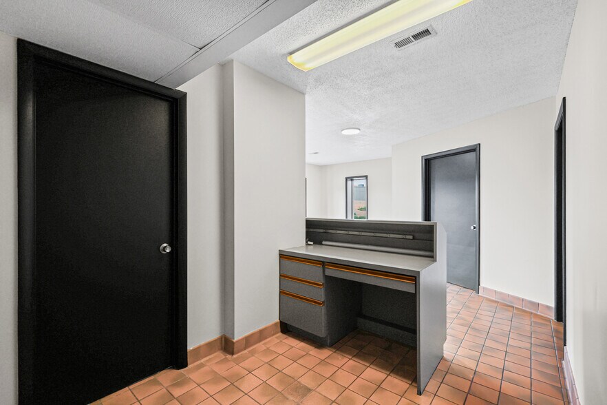More Photos Of 11 Brierton Ln, Crystal City Office For Sale