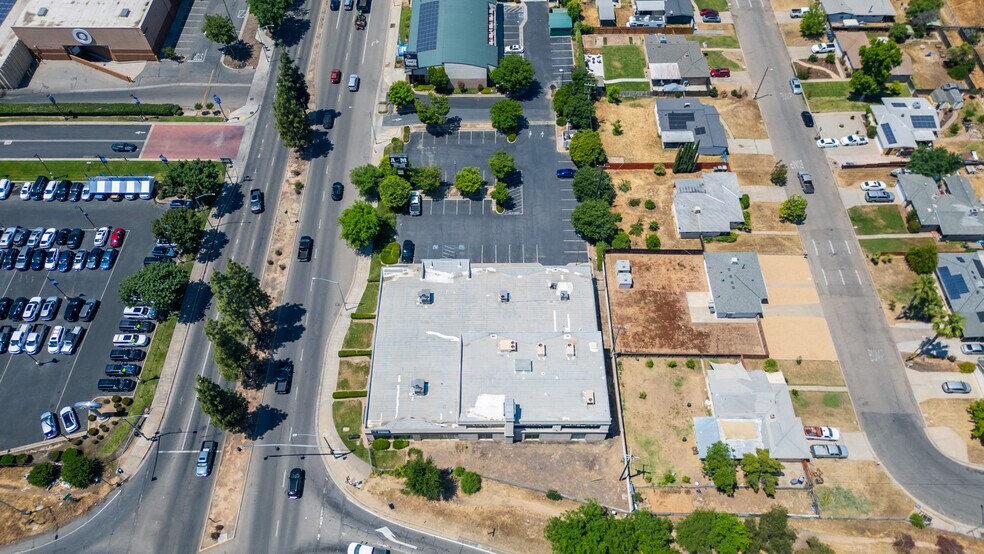 More Photos Of 160 E Bullard Ave, Fresno Freestanding For Sale