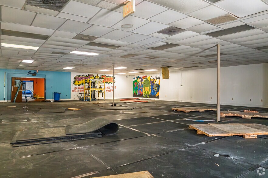 More Photos Of 211 W Cronly St, Laurinburg Office For Sale