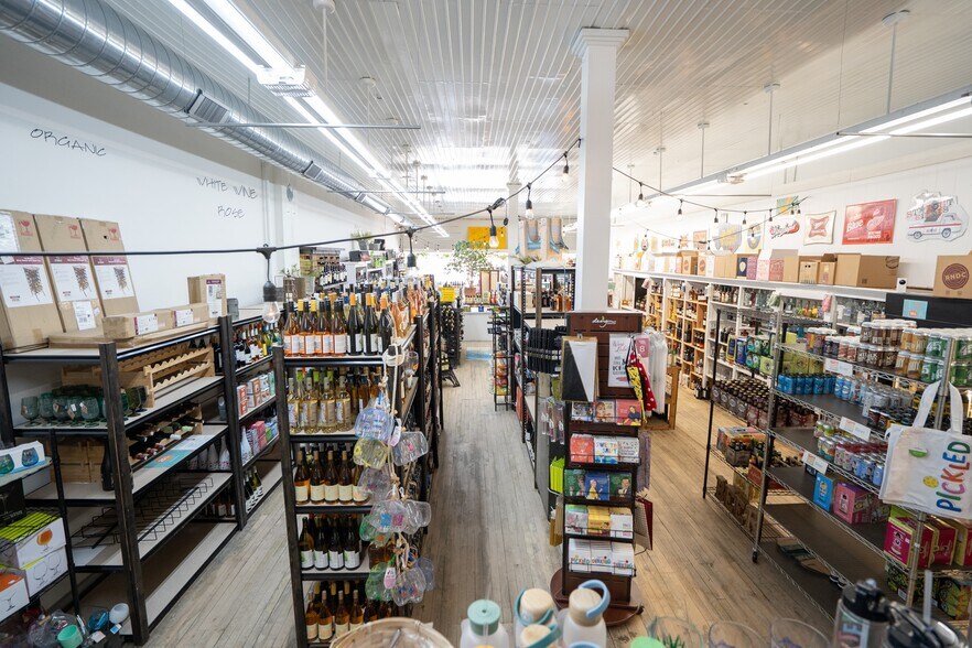 More Photos Of 433 Main St, Frankfort General Retail For Sale