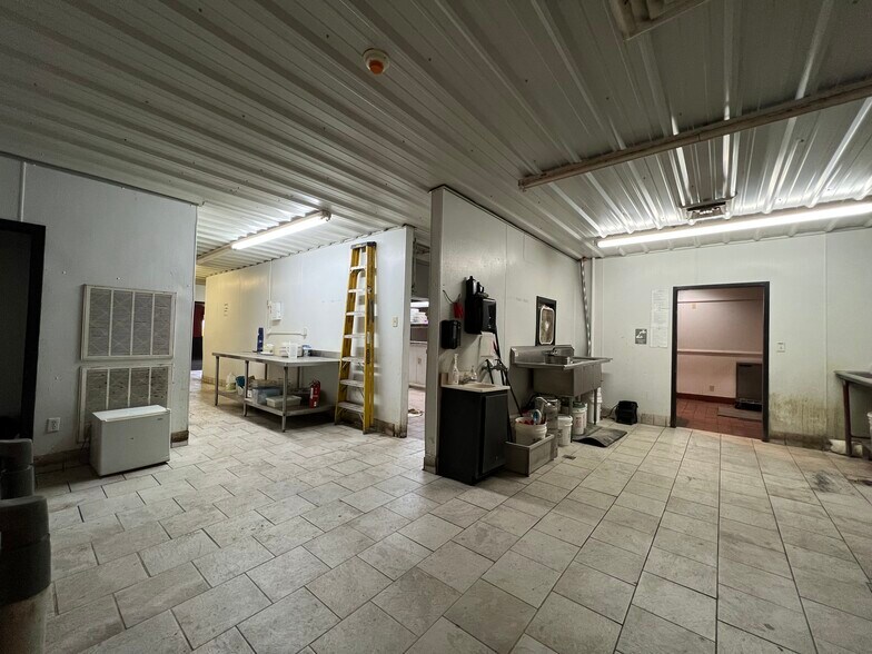 More Photos Of 15371 Highway 13 S, Hurricane Mills Restaurant For Lease