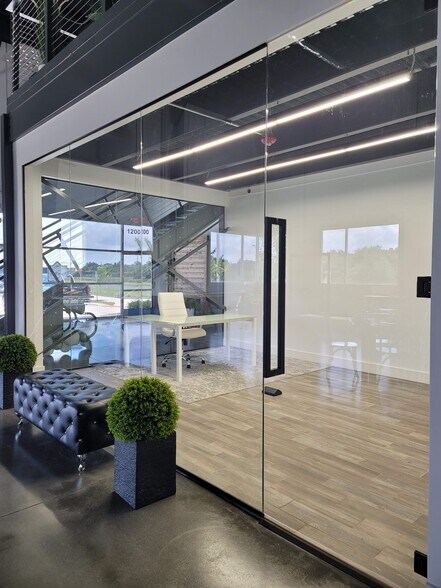 More Photos Of 6838 Hoffner Ave, Orlando Warehouse For Sale