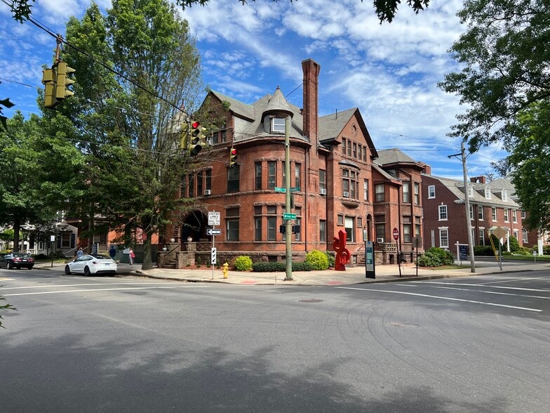 More Photos Of 79 Trumbull St, New Haven Apartments For Sale