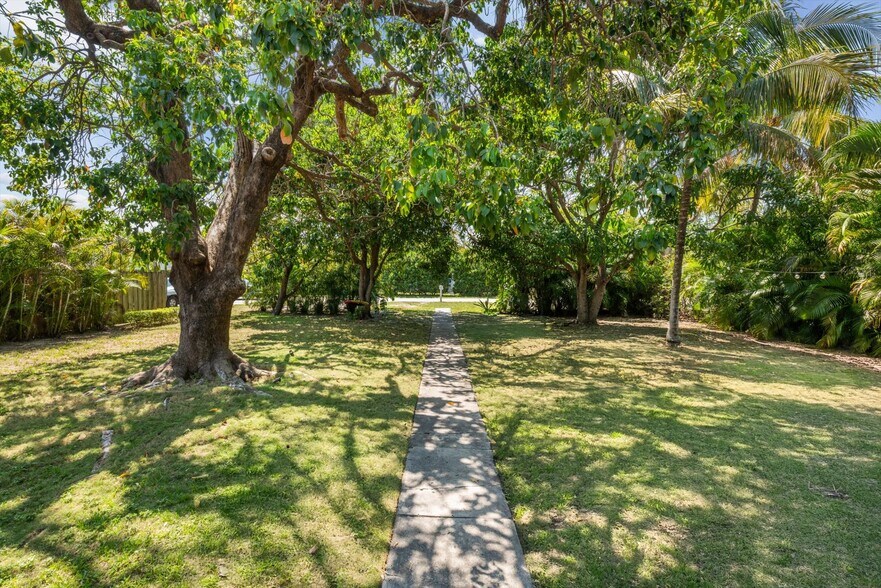 More Photos Of 11105 NE 9th Ave, Biscayne Park Multifamily For Sale