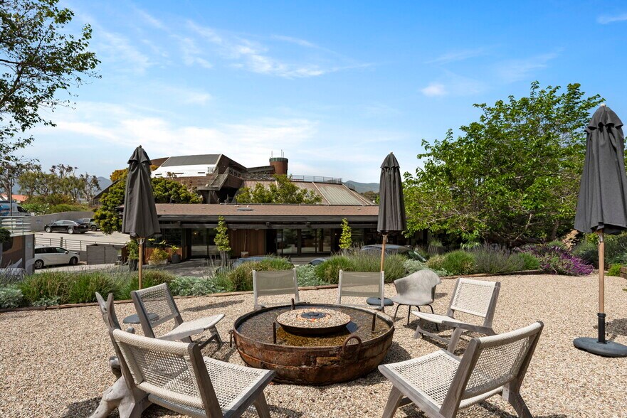 More Photos Of 29170 Heathercliff Rd, Malibu Office For Lease
