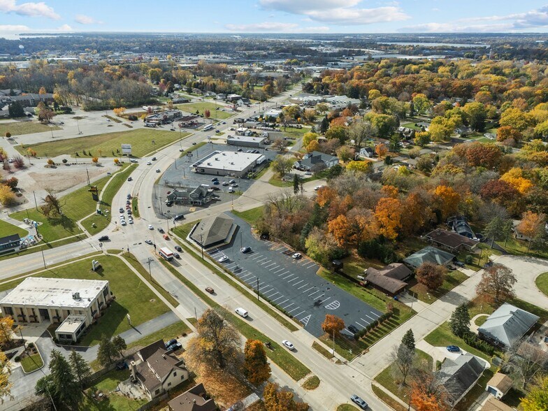 More Photos Of 2009 S Memorial Dr, Appleton Office For Sale