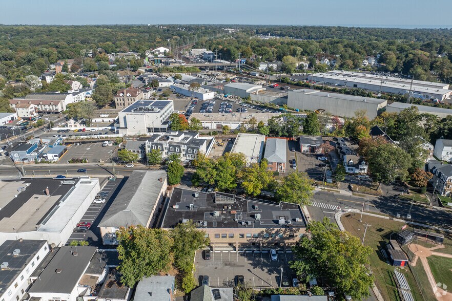 More Photos Of 456 Glenbrook Rd, Stamford Storefront Retail Office For Lease