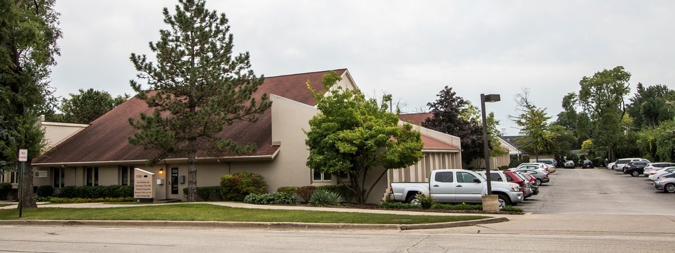 More Photos Of 1538-1590 N Arlington Heights Rd, Arlington Heights Medical For Lease