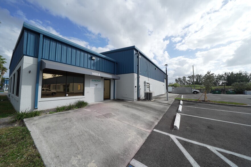 More Photos Of 1432 Skees Rd, West Palm Beach Warehouse For Lease