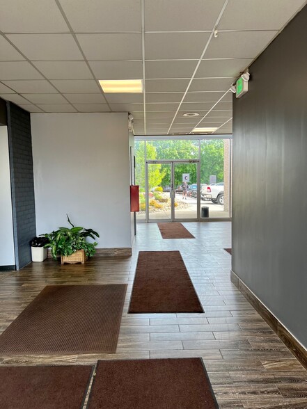 More Photos Of 5500 Market St, Youngstown Office For Sale