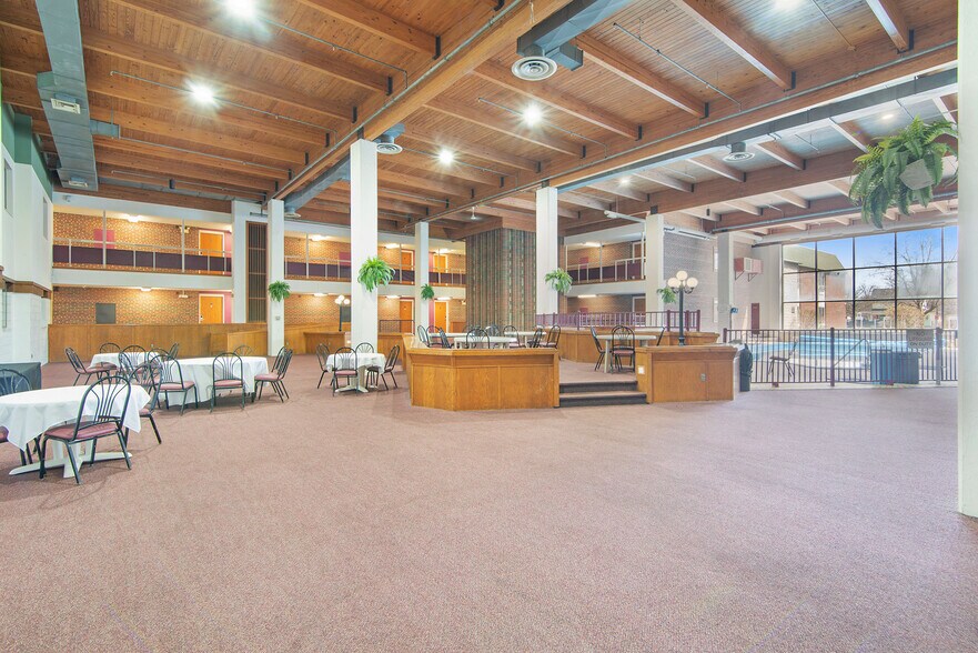 More Photos Of 604 N McEwan St, Clare Hotel For Sale