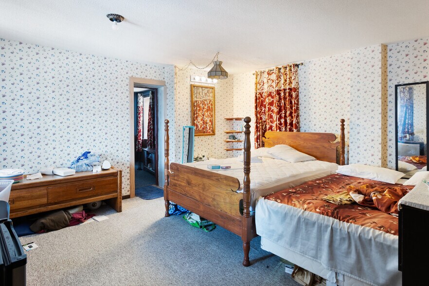 More Photos Of 4712 220th Trl, Amana Hotel For Sale