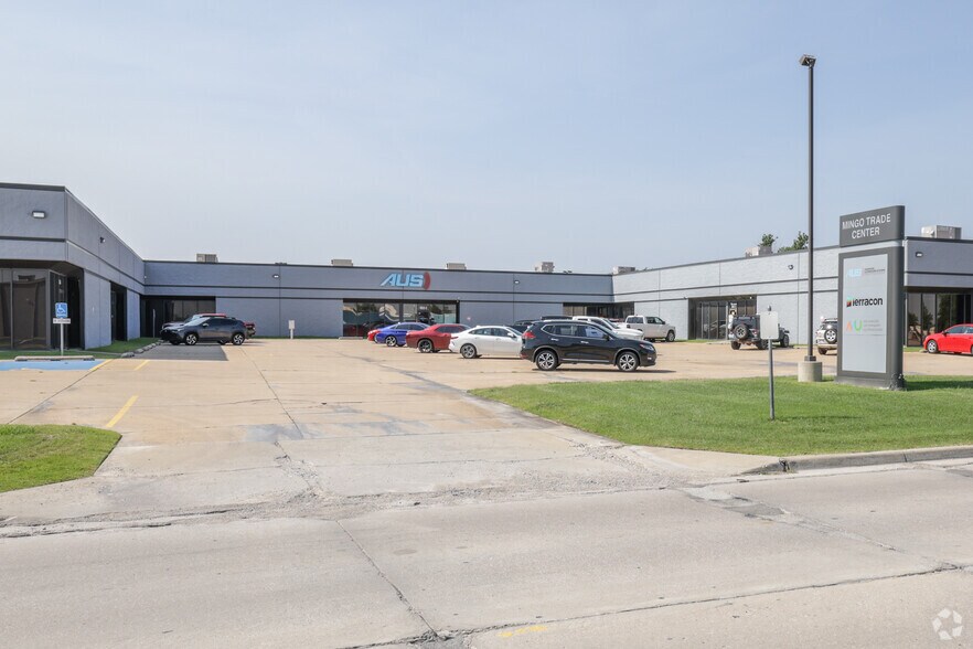 More Photos Of 9522 E 47th Pl, Tulsa Flex For Sale