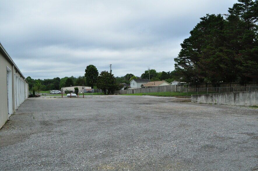 More Photos Of 2333 W Emory Rd, Powell Industrial For Sale