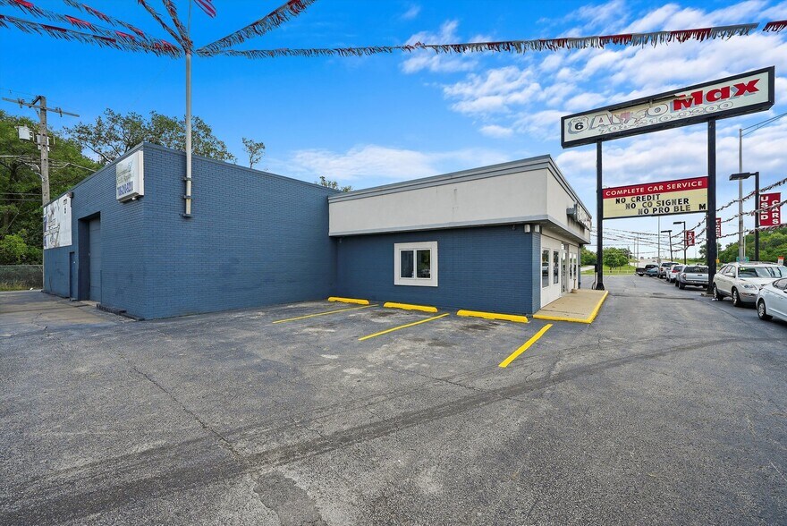 More Photos Of 2920 W 159th St, Markham Freestanding For Sale