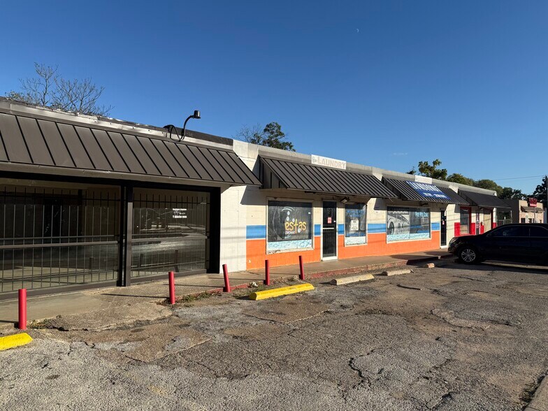 More Photos Of 1006-1012 N Sylvania Ave, Fort Worth Storefront For Lease