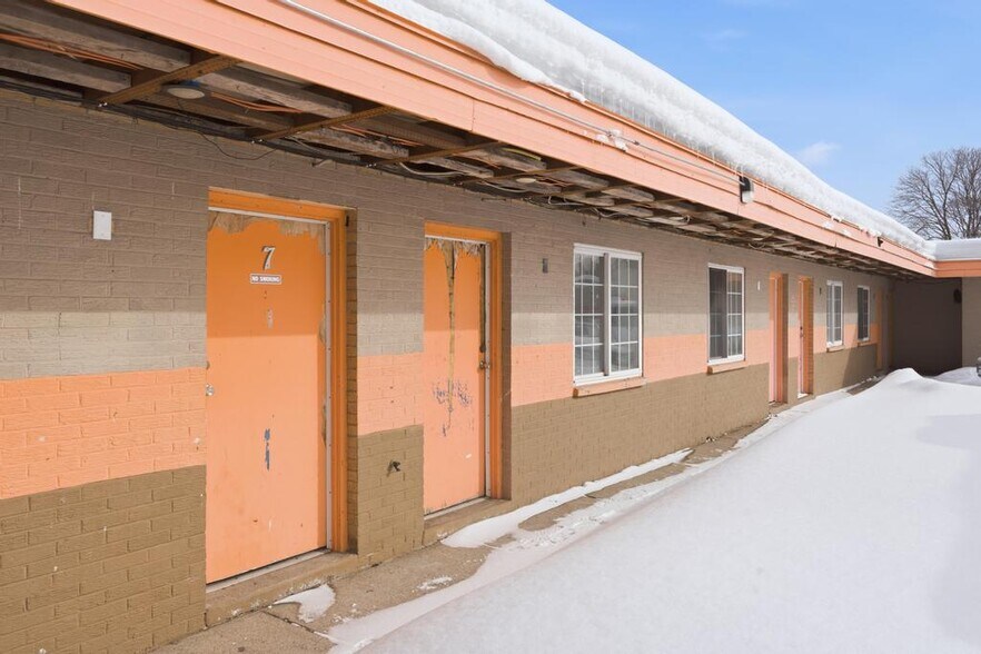 More Photos Of 1712 Ashmun St, Sault Sainte Marie Hotel For Sale