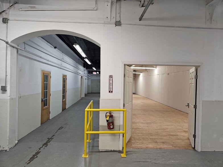 More Photos Of 100 Business St, Hyde Park Unknown For Lease