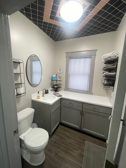 More Photos Of 1904 Washington Ave, Vincennes Office Residential For Sale