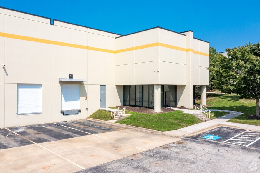 More Photos Of 6600 Cabot Dr, Glen Burnie Warehouse For Lease
