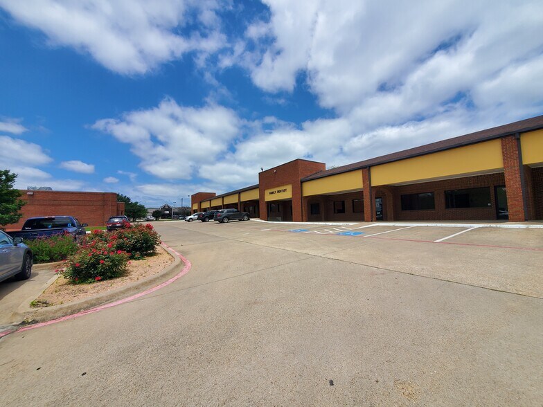 Primary Photo Of 712 N Hampton Rd, DeSoto Storefront Retail Office For Lease