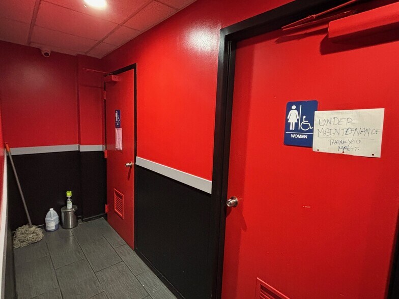 More Photos Of 1811-1819 W North Ave, Chicago Office For Lease