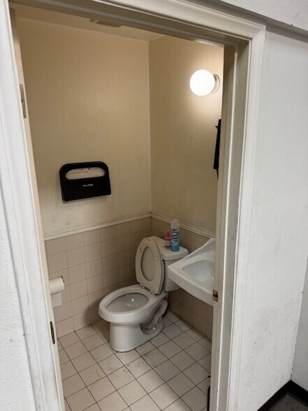 More Photos Of 5625 Rawlings Ave, South Gate Warehouse For Lease