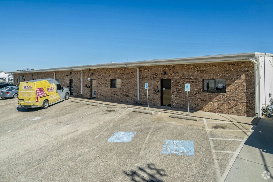Primary Photo Of 802 Gemini Ave, Duncanville Flex For Lease