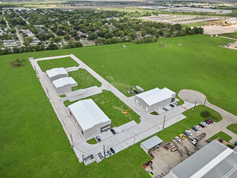 More Photos Of 2050 Commerce Dr, Rosenberg Warehouse For Sale