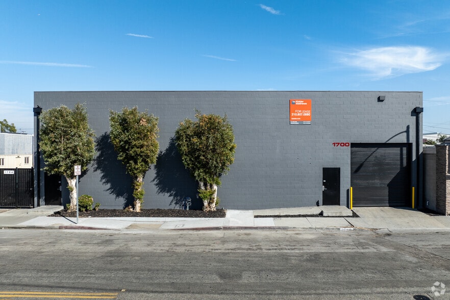 More Photos Of 1700 Hayes Ave, Long Beach Warehouse For Lease