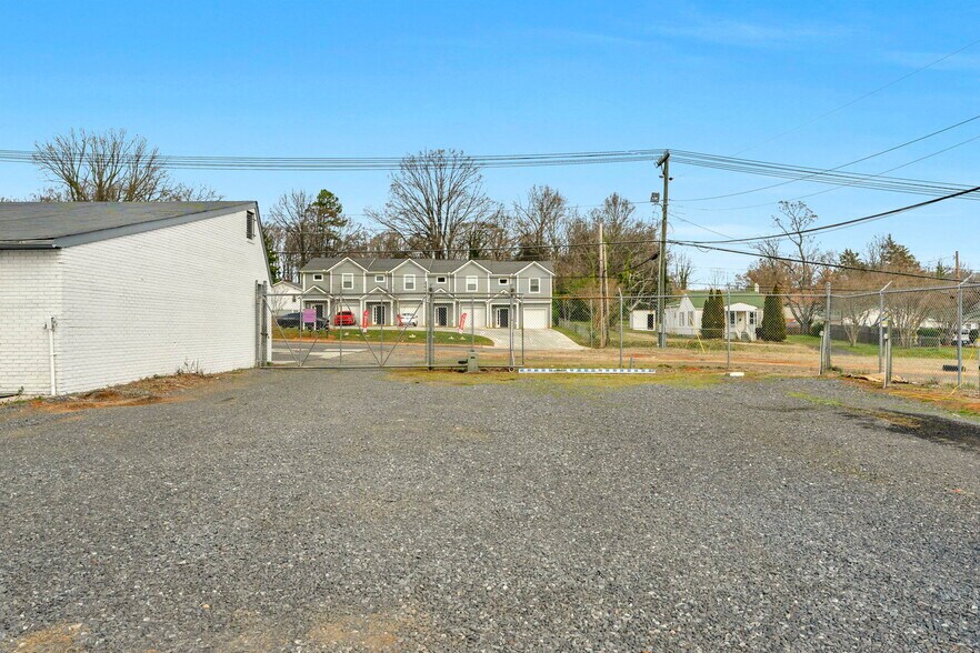 More Photos Of 2215 West Blvd, Charlotte Freestanding For Lease