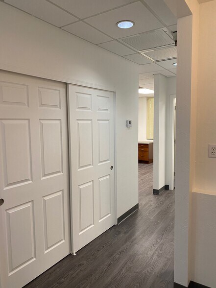 More Photos Of 5700 W Olive Ave, Glendale Medical For Lease