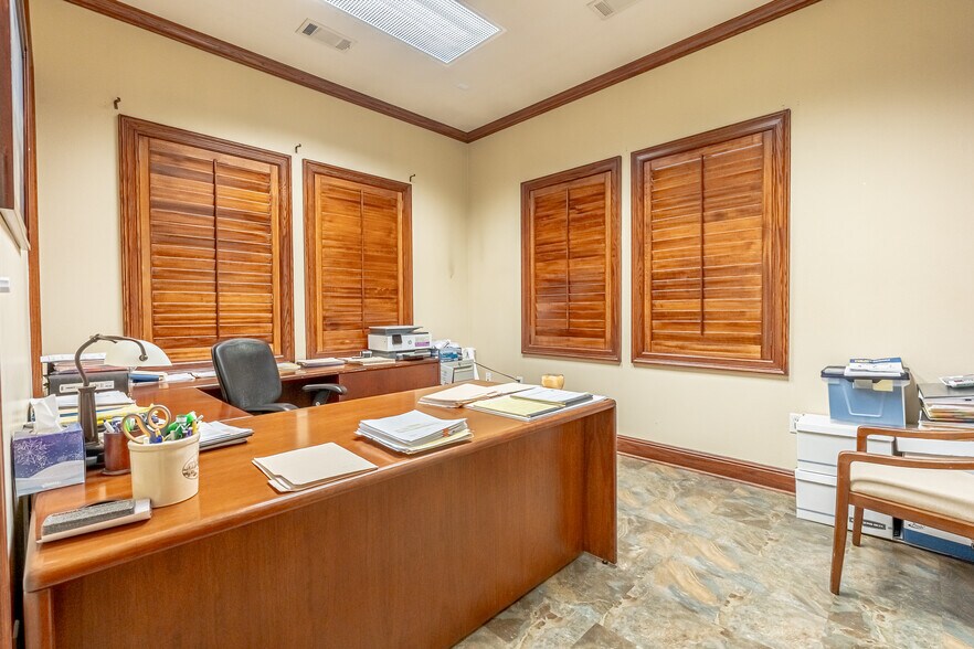 More Photos Of 6620 Bryant Irvin Rd, Fort Worth Medical For Lease