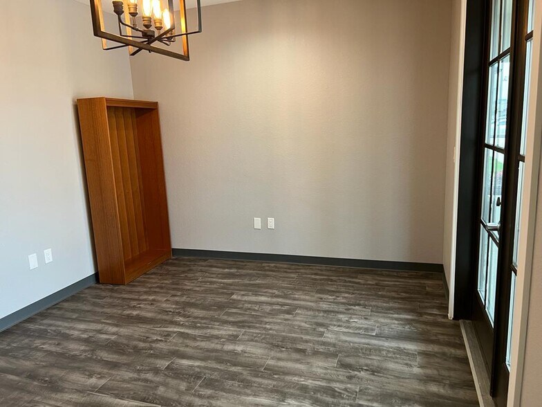 More Photos Of 800 Bonaventure Way, Sugar Land Medical For Sale