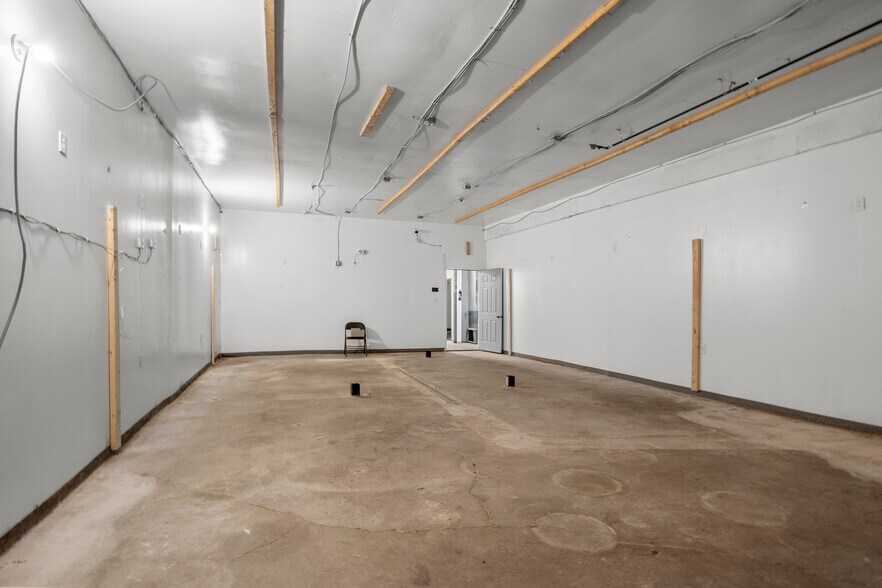 More Photos Of 8411 Southfield Fwy, Detroit Auto Dealership For Sale