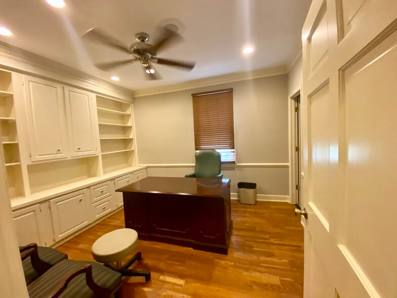 More Photos Of 7041 St Andrews Rd, Columbia Medical For Lease