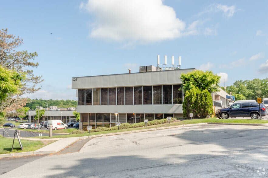 More Photos Of 525 Executive Blvd, Elmsford Light Manufacturing For Lease