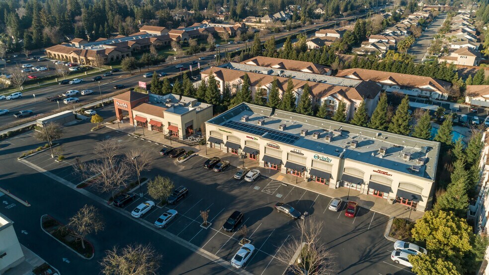 More Photos Of 7075 N West Ave, Fresno Freestanding For Lease